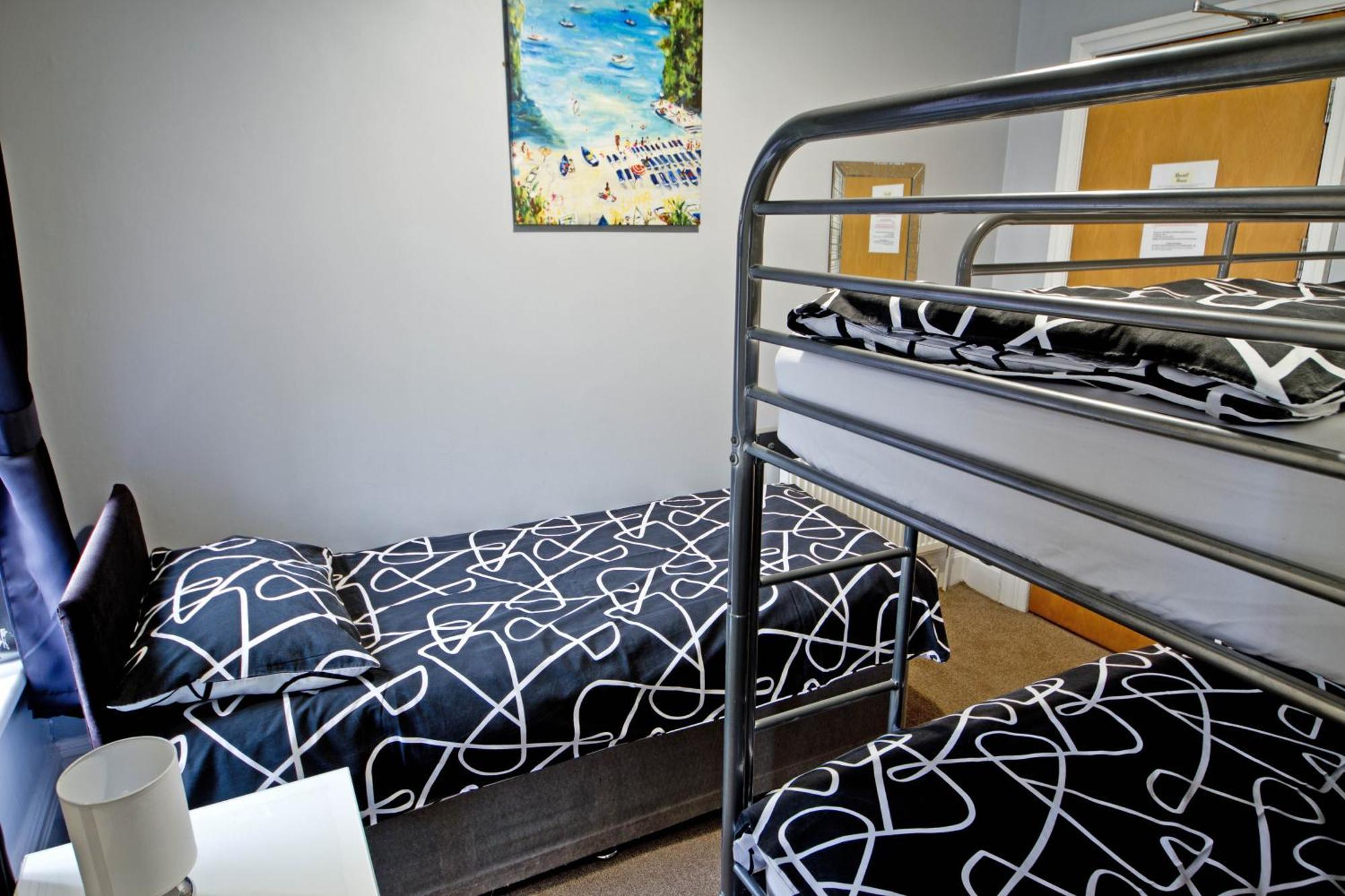 Rossall Guest House -Ideal For Families & Couples — Photos 2